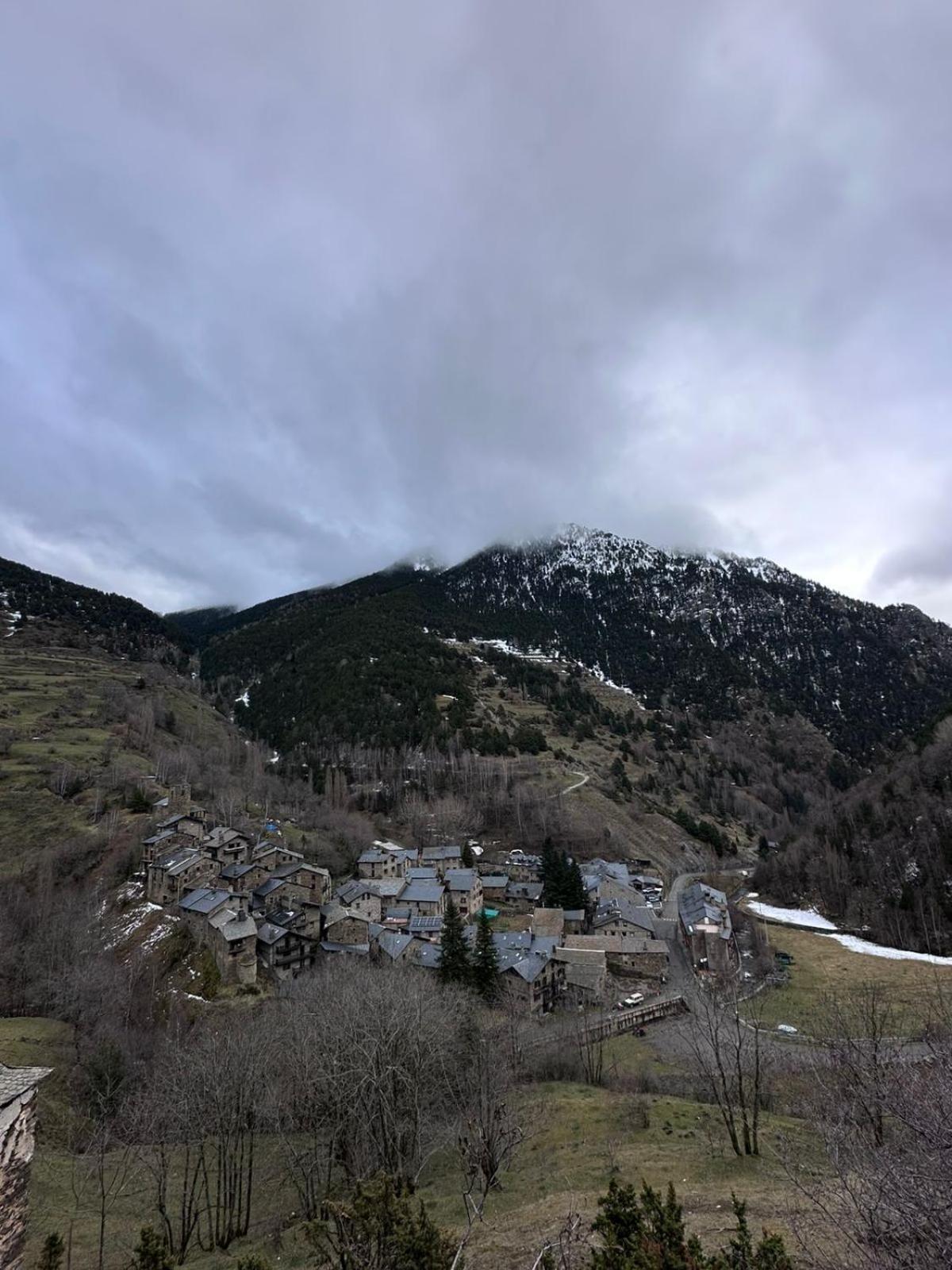 Hotel Valls Valira Os de Civís Kültér fotó